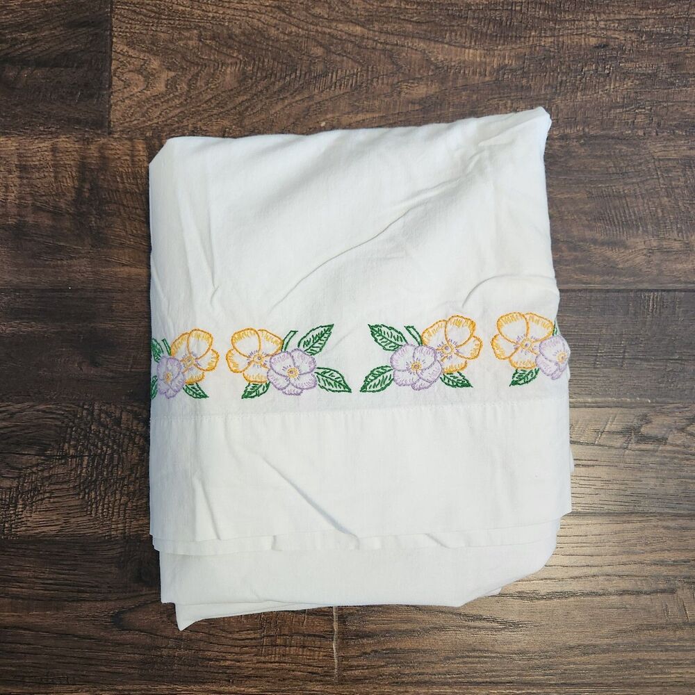 Vintage Fieldcrest Wearwell Cotton 81x99 White Flat Sheet Embroidered Floral